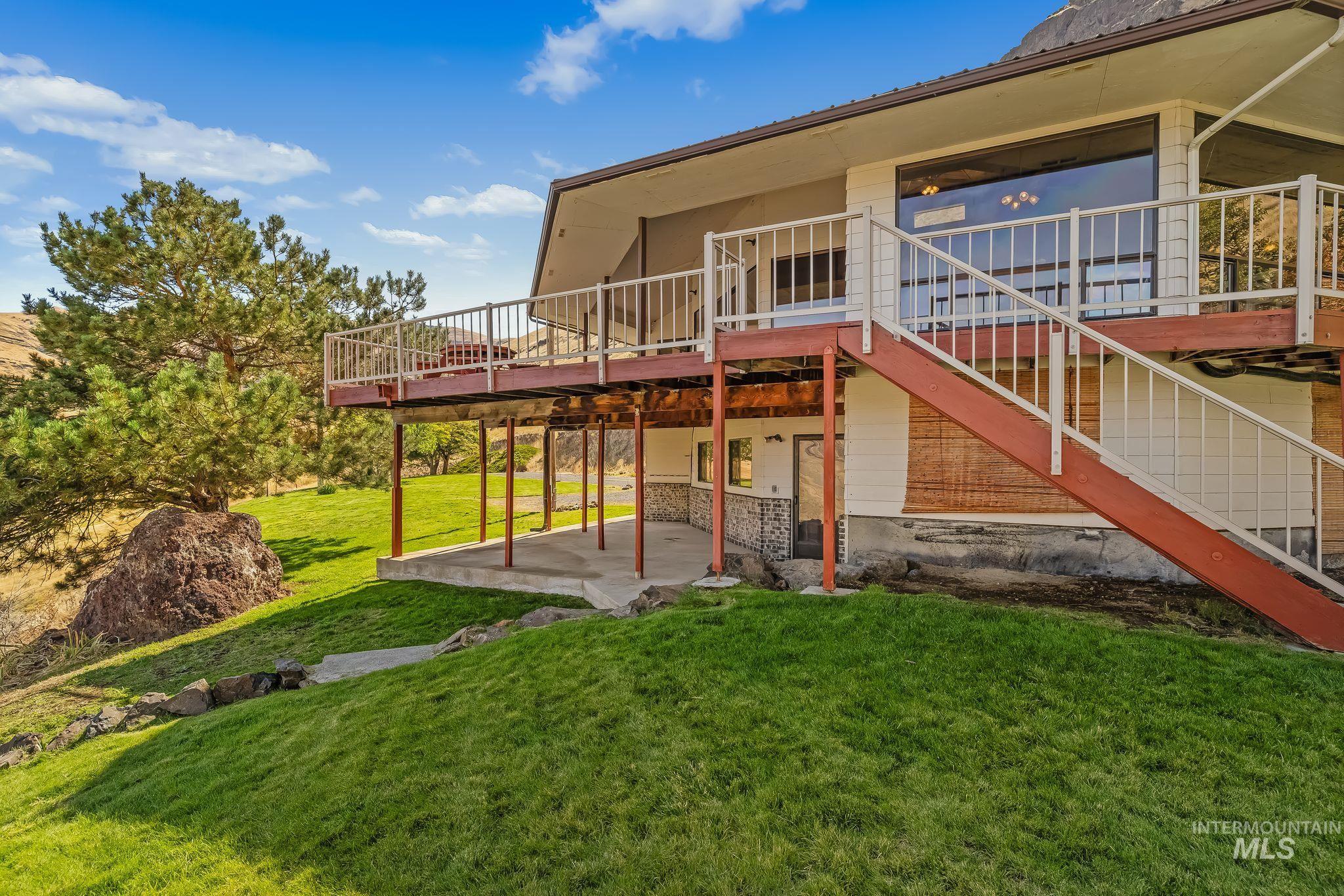 37896 Snake River Rd, Asotin, Washington 99402, 3 Bedrooms, 2.5 Bathrooms, Residential For Sale, Price $869,000,MLS 99000398