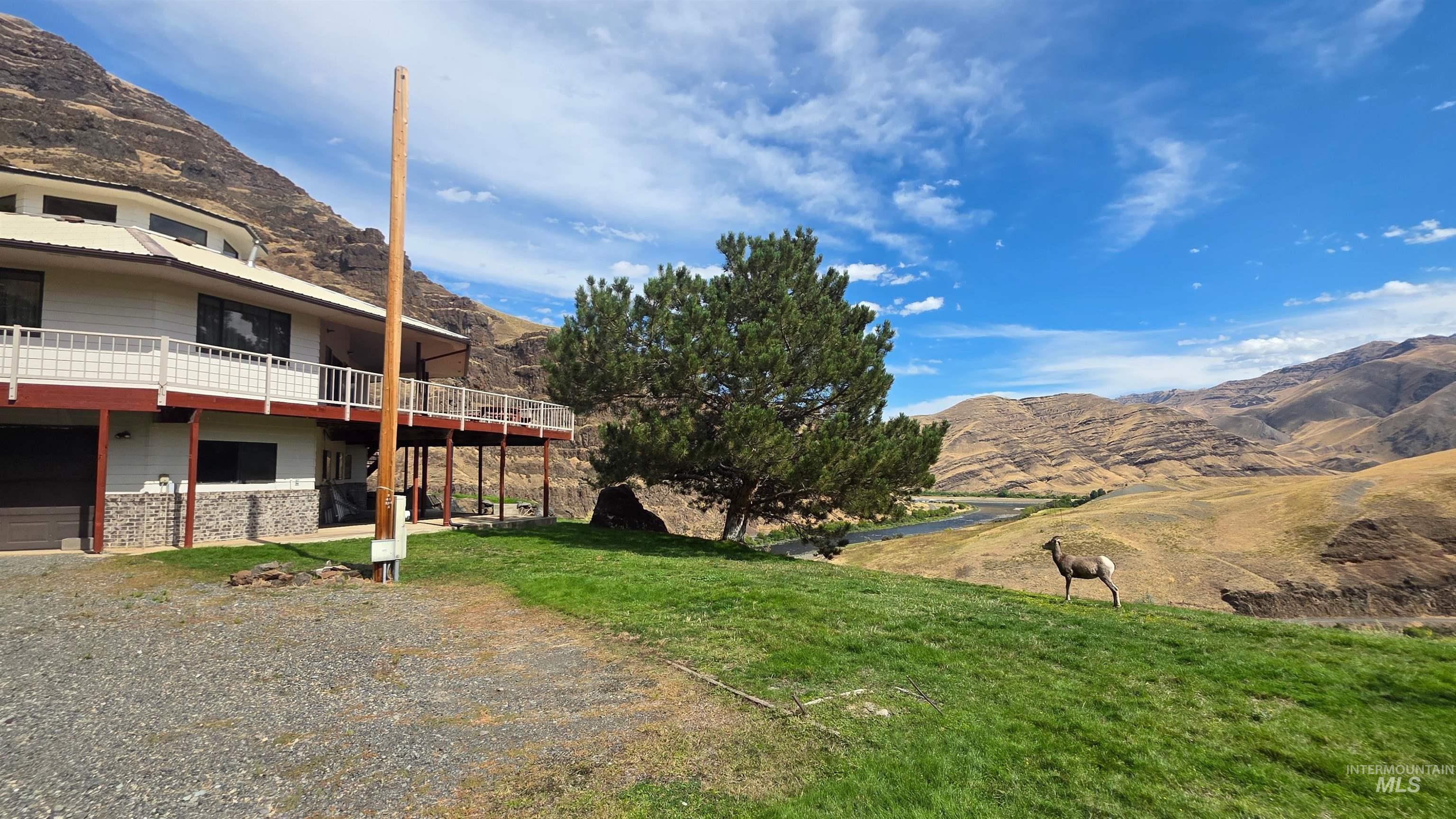 37896 Snake River Rd, Asotin, Washington 99402, 3 Bedrooms, 2.5 Bathrooms, Residential For Sale, Price $869,000,MLS 99000398