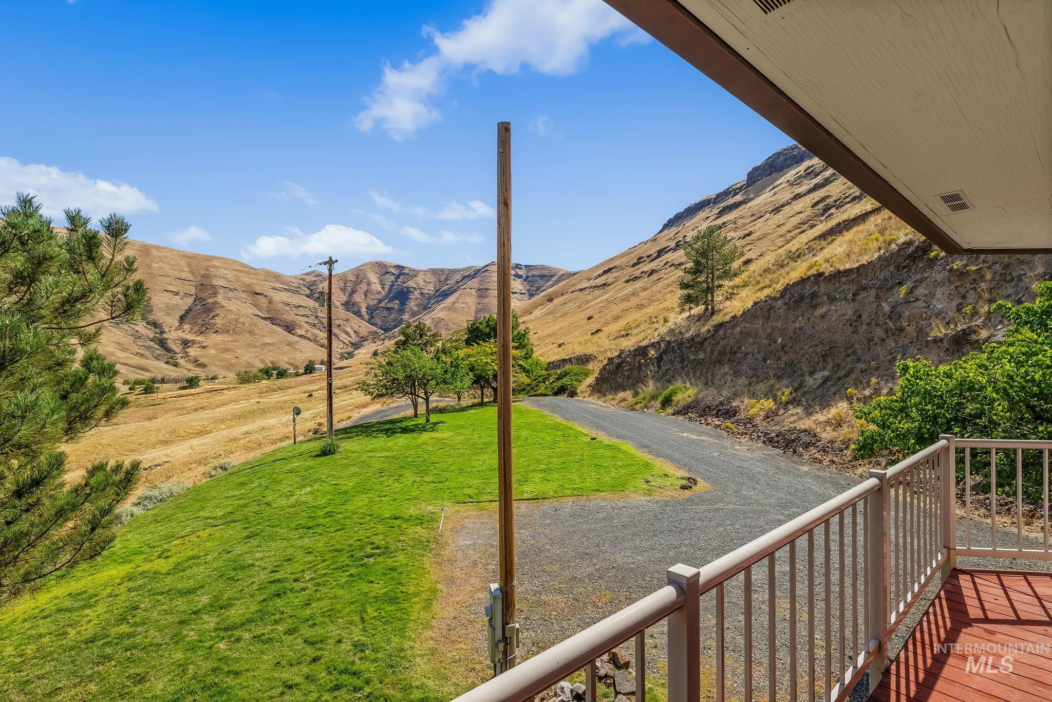 37896 Snake River Rd, Asotin, Washington 99402, 3 Bedrooms, 2.5 Bathrooms, Residential For Sale, Price $869,000,MLS 99000398