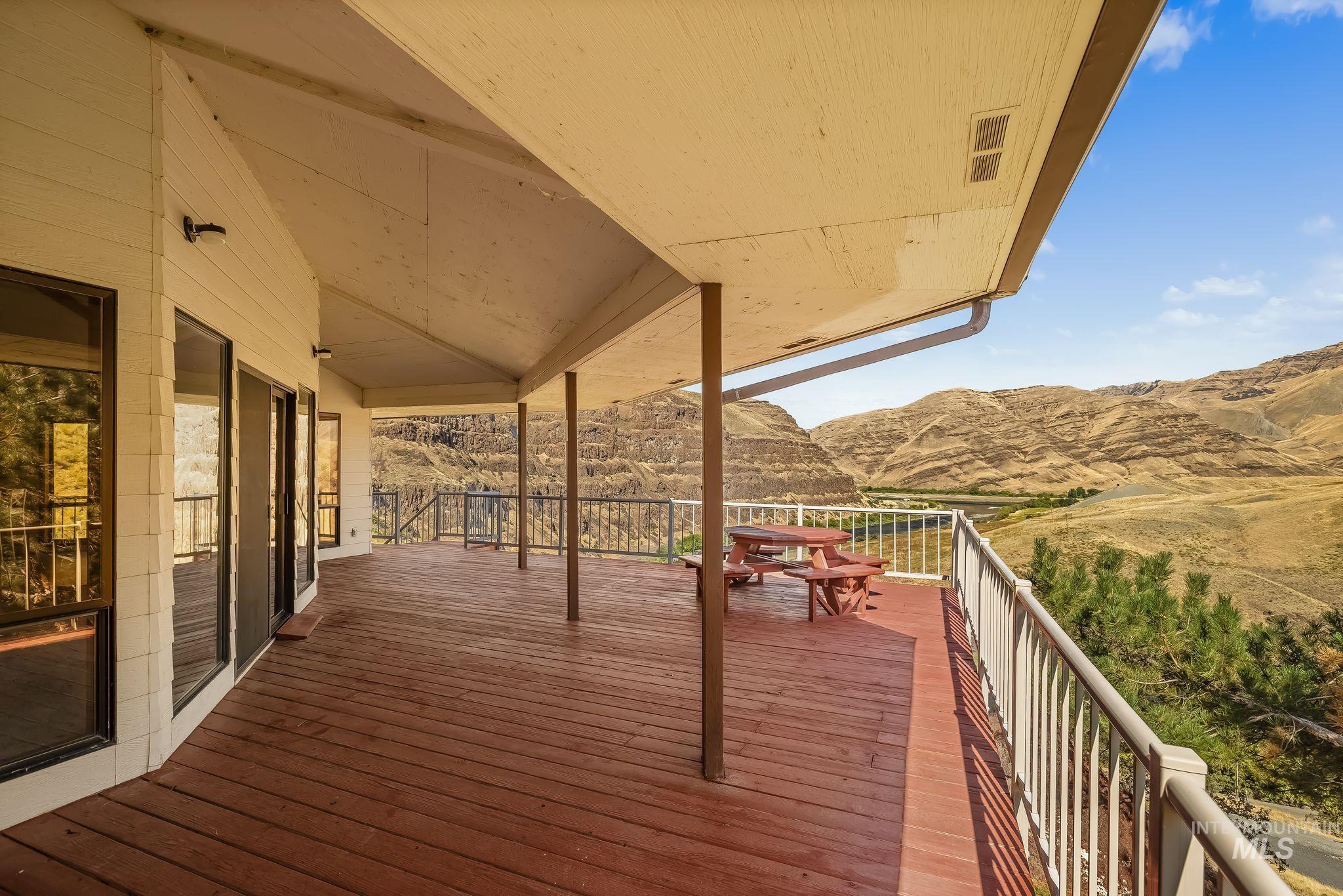 37896 Snake River Rd, Asotin, Washington 99402, 3 Bedrooms, 2.5 Bathrooms, Residential For Sale, Price $869,000,MLS 99000398