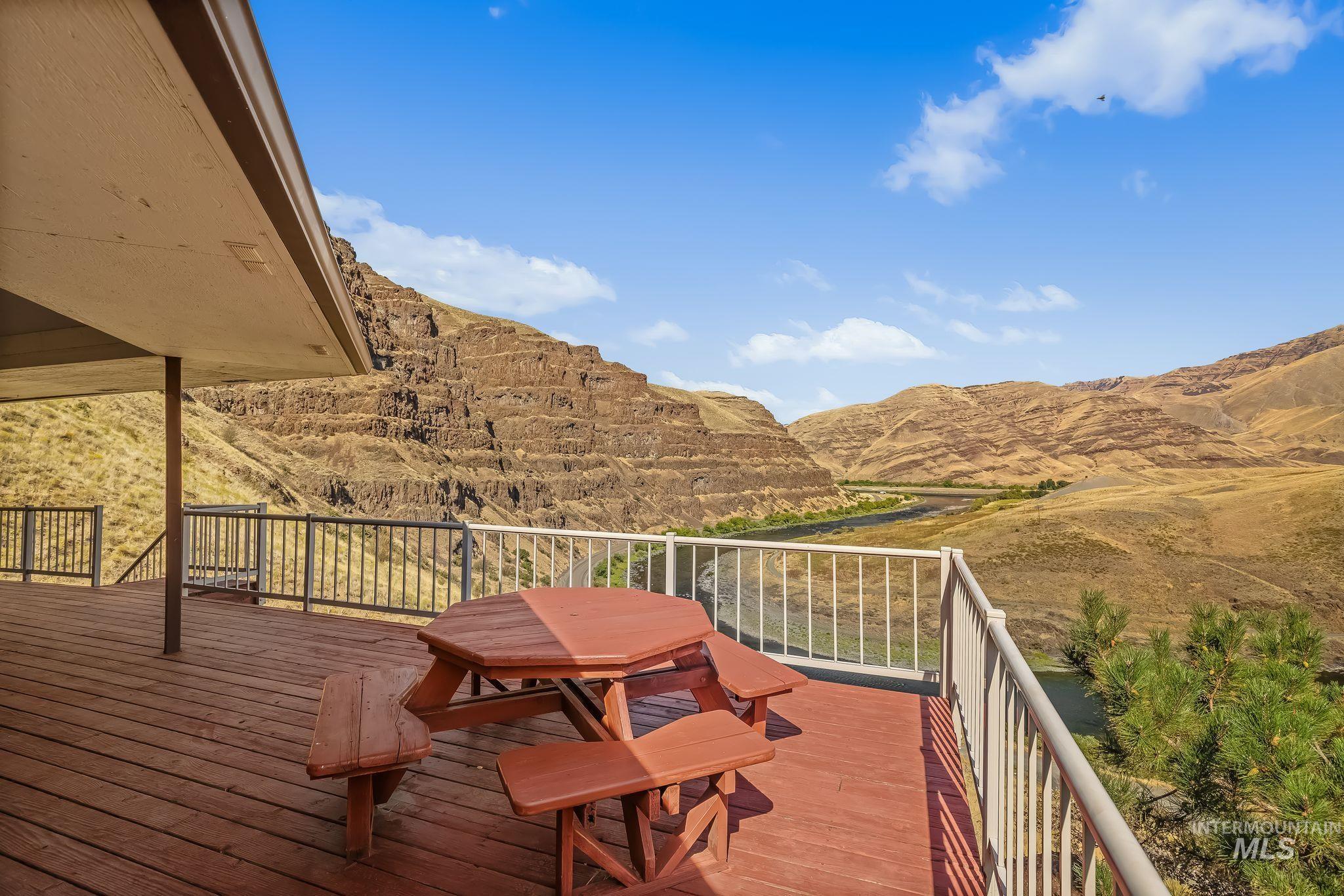 37896 Snake River Rd, Asotin, Washington 99402, 3 Bedrooms, 2.5 Bathrooms, Residential For Sale, Price $869,000,MLS 99000398