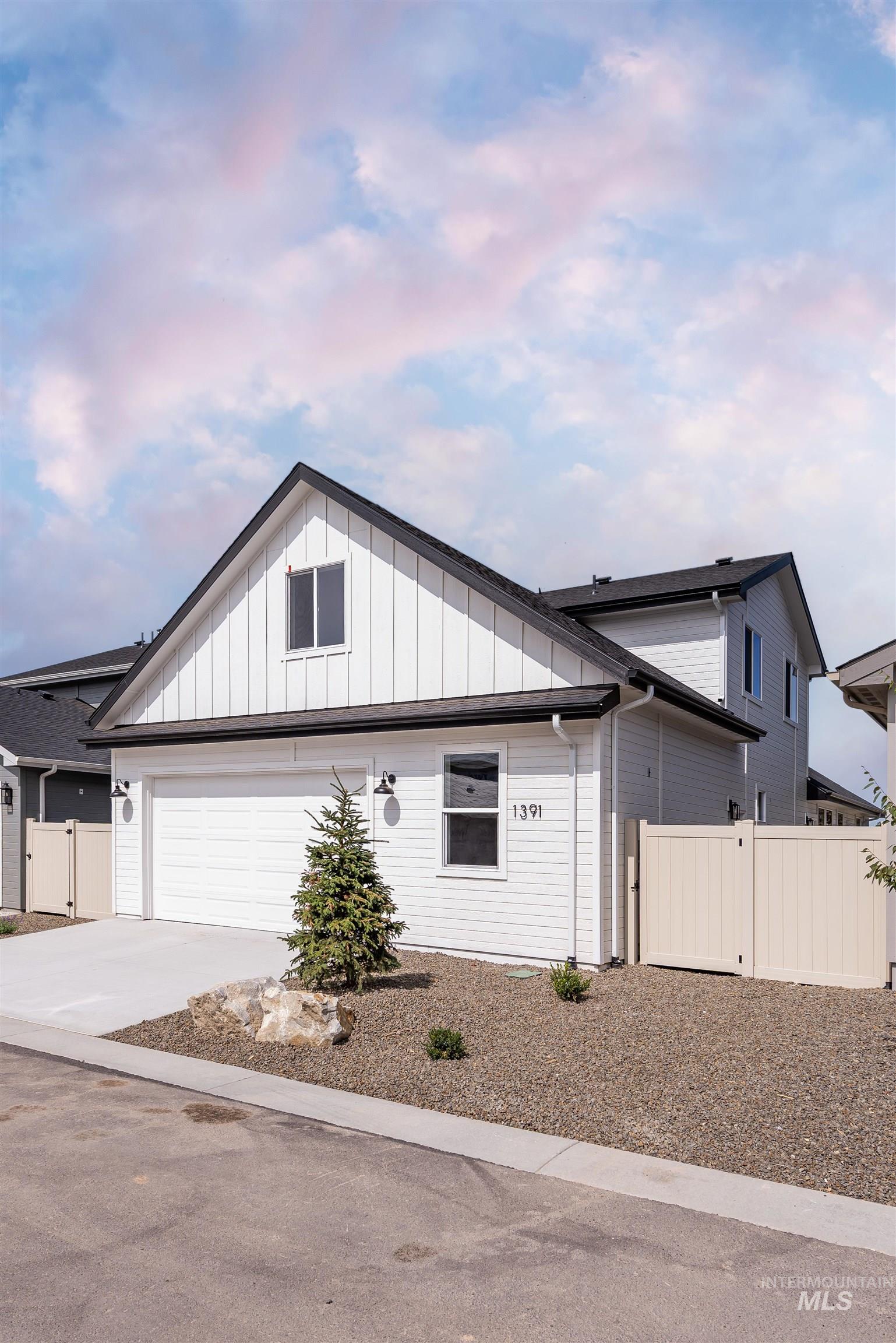 1391 E Rio Chico Dr., Kuna, Idaho 83634, 4 Bedrooms, 2.5 Bathrooms, Residential For Sale, Price $524,900,MLS 99000453