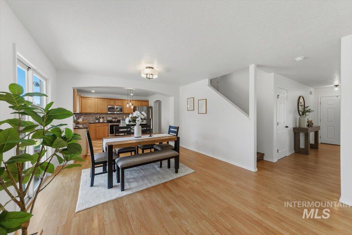 4684 Blue Creek Ct, Meridian, California 83646, 4 Bedrooms, 2.5 Bathrooms, Residential For Sale, Price $529,900,MLS 99000460