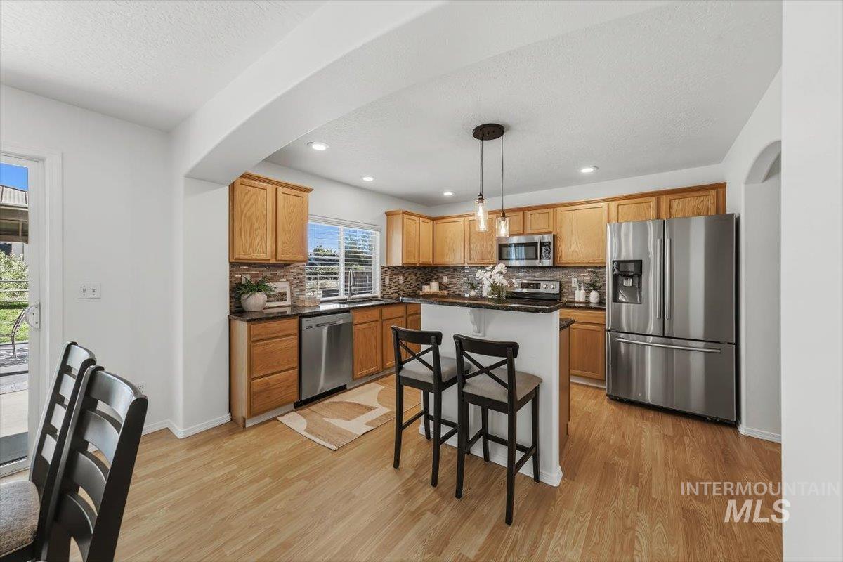 4684 Blue Creek Ct, Meridian, California 83646, 4 Bedrooms, 2.5 Bathrooms, Residential For Sale, Price $529,900,MLS 99000460