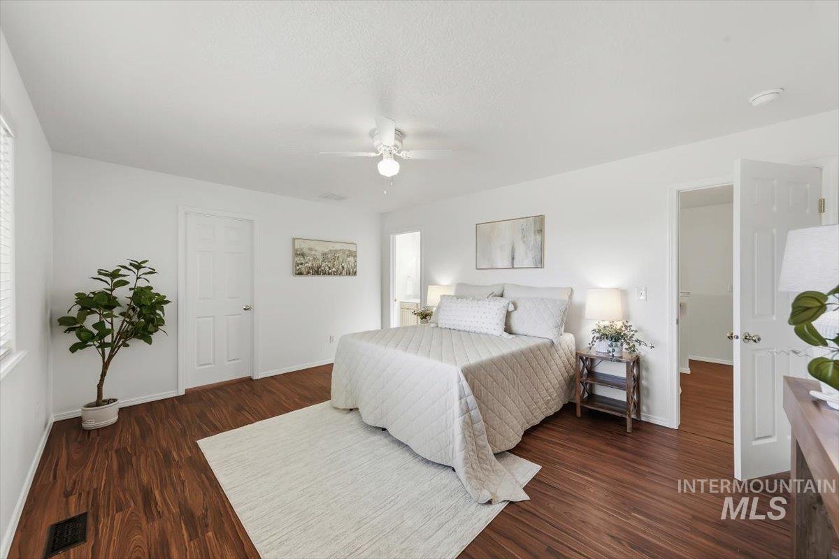 4684 Blue Creek Ct, Meridian, California 83646, 4 Bedrooms, 2.5 Bathrooms, Residential For Sale, Price $529,900,MLS 99000460