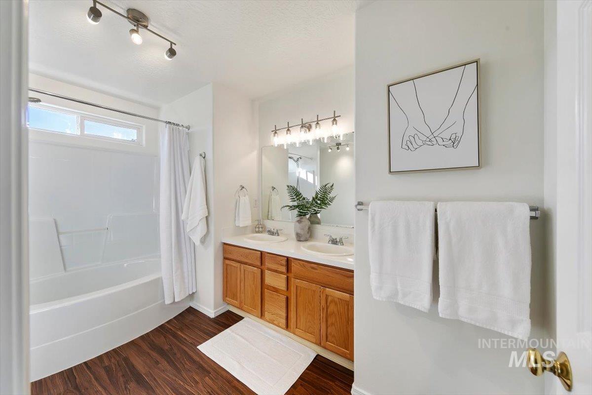 4684 Blue Creek Ct, Meridian, California 83646, 4 Bedrooms, 2.5 Bathrooms, Residential For Sale, Price $529,900,MLS 99000460