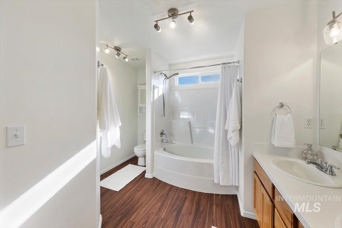 4684 Blue Creek Ct, Meridian, California 83646, 4 Bedrooms, 2.5 Bathrooms, Residential For Sale, Price $529,900,MLS 99000460
