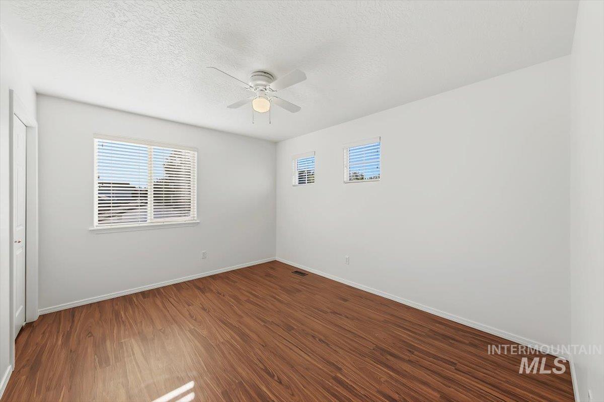 4684 Blue Creek Ct, Meridian, California 83646, 4 Bedrooms, 2.5 Bathrooms, Residential For Sale, Price $529,900,MLS 99000460