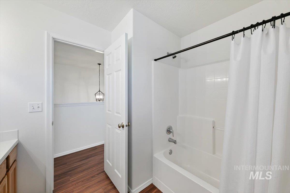 4684 Blue Creek Ct, Meridian, California 83646, 4 Bedrooms, 2.5 Bathrooms, Residential For Sale, Price $529,900,MLS 99000460
