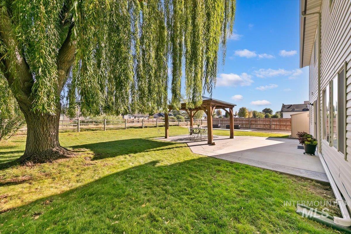 4684 Blue Creek Ct, Meridian, California 83646, 4 Bedrooms, 2.5 Bathrooms, Residential For Sale, Price $529,900,MLS 99000460