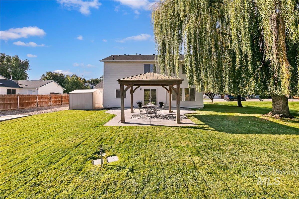 4684 Blue Creek Ct, Meridian, California 83646, 4 Bedrooms, 2.5 Bathrooms, Residential For Sale, Price $529,900,MLS 99000460