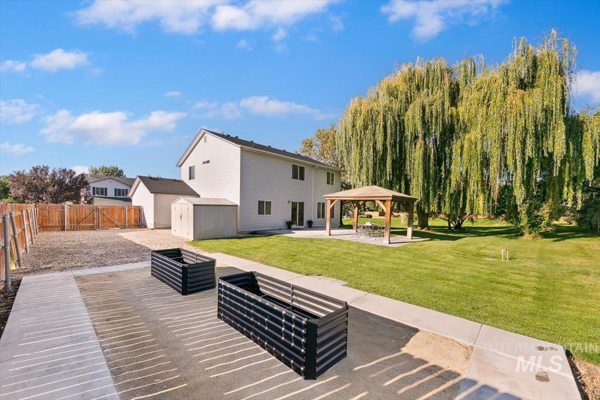 4684 Blue Creek Ct, Meridian, California 83646, 4 Bedrooms, 2.5 Bathrooms, Residential For Sale, Price $529,900,MLS 99000460