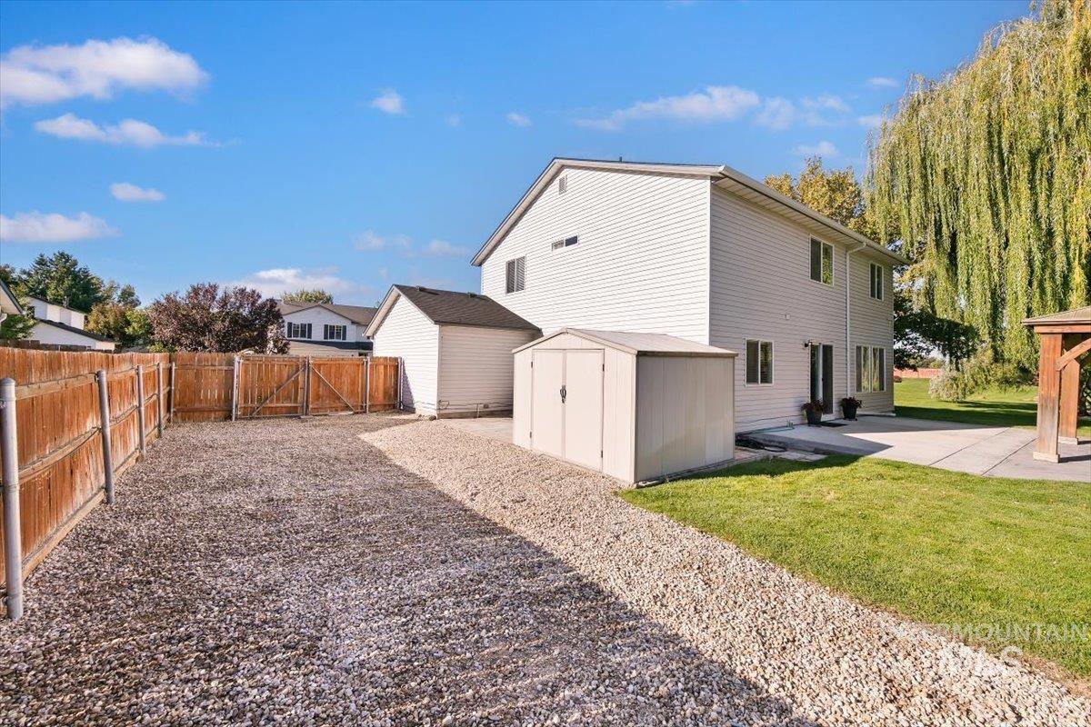 4684 Blue Creek Ct, Meridian, California 83646, 4 Bedrooms, 2.5 Bathrooms, Residential For Sale, Price $529,900,MLS 99000460