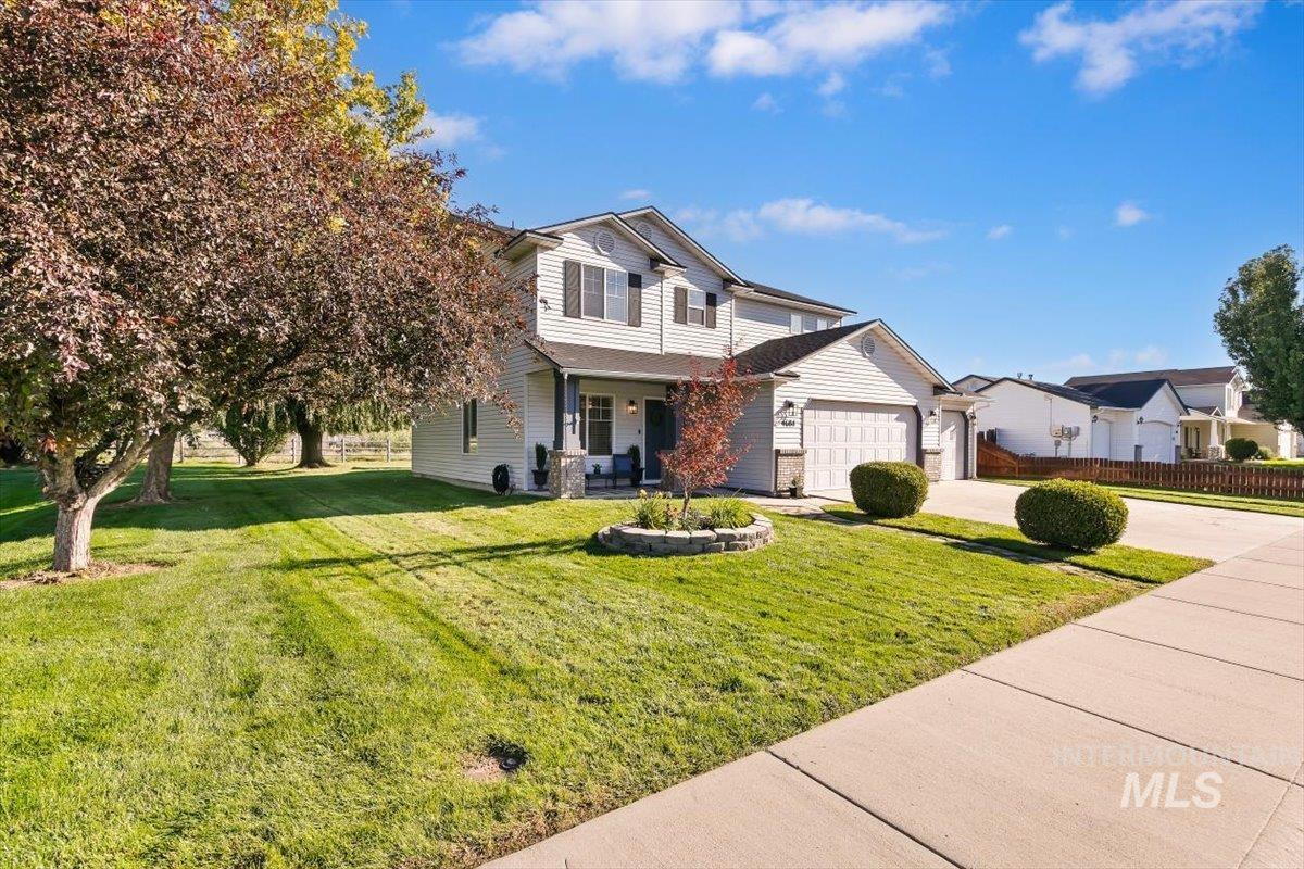 4684 Blue Creek Ct, Meridian, California 83646, 4 Bedrooms, 2.5 Bathrooms, Residential For Sale, Price $529,900,MLS 99000460