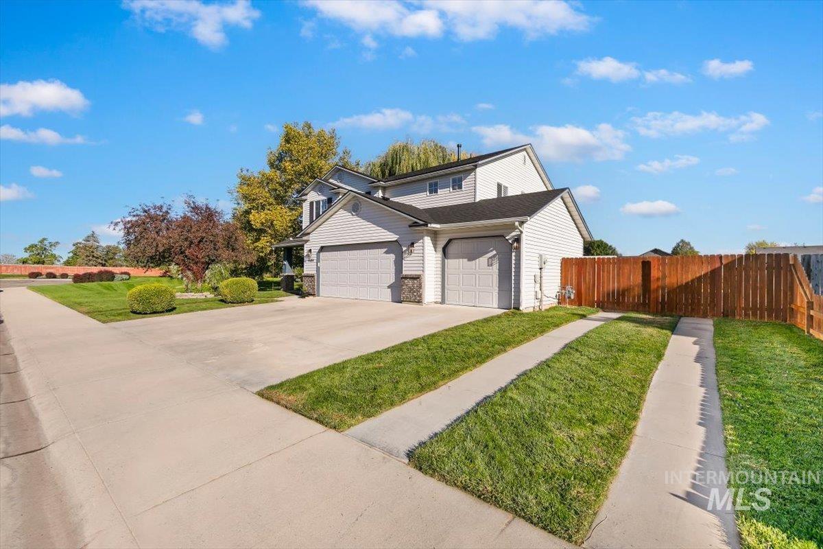 4684 Blue Creek Ct, Meridian, California 83646, 4 Bedrooms, 2.5 Bathrooms, Residential For Sale, Price $529,900,MLS 99000460