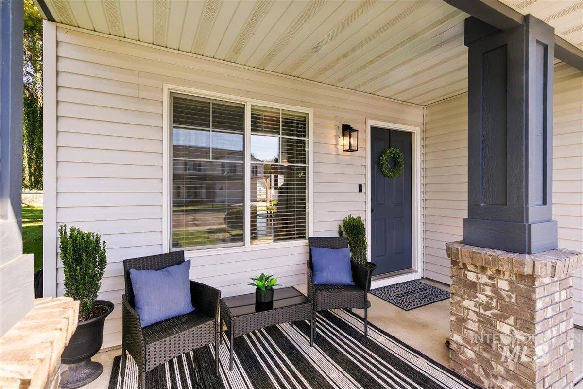 4684 Blue Creek Ct, Meridian, California 83646, 4 Bedrooms, 2.5 Bathrooms, Residential For Sale, Price $529,900,MLS 99000460