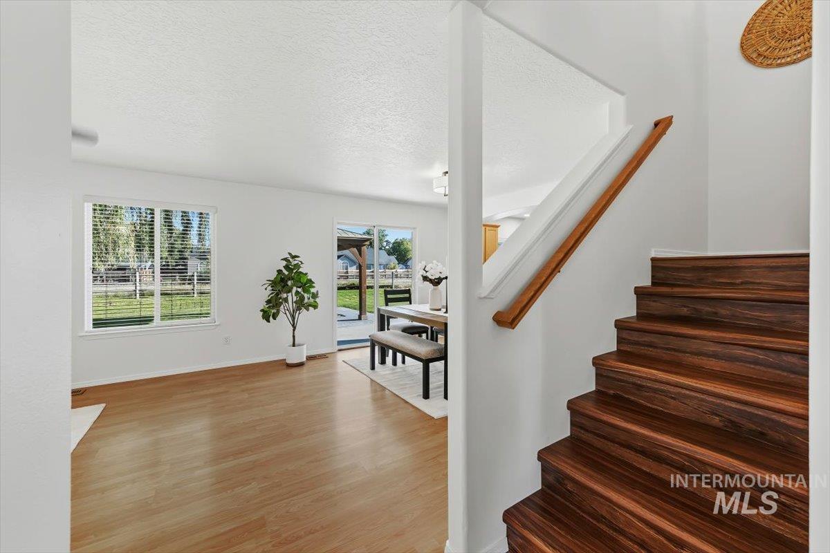4684 Blue Creek Ct, Meridian, California 83646, 4 Bedrooms, 2.5 Bathrooms, Residential For Sale, Price $529,900,MLS 99000460