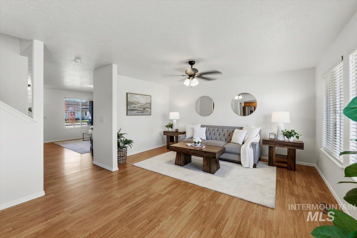 4684 Blue Creek Ct, Meridian, California 83646, 4 Bedrooms, 2.5 Bathrooms, Residential For Sale, Price $529,900,MLS 99000460