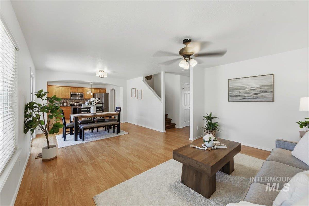 4684 Blue Creek Ct, Meridian, California 83646, 4 Bedrooms, 2.5 Bathrooms, Residential For Sale, Price $529,900,MLS 99000460