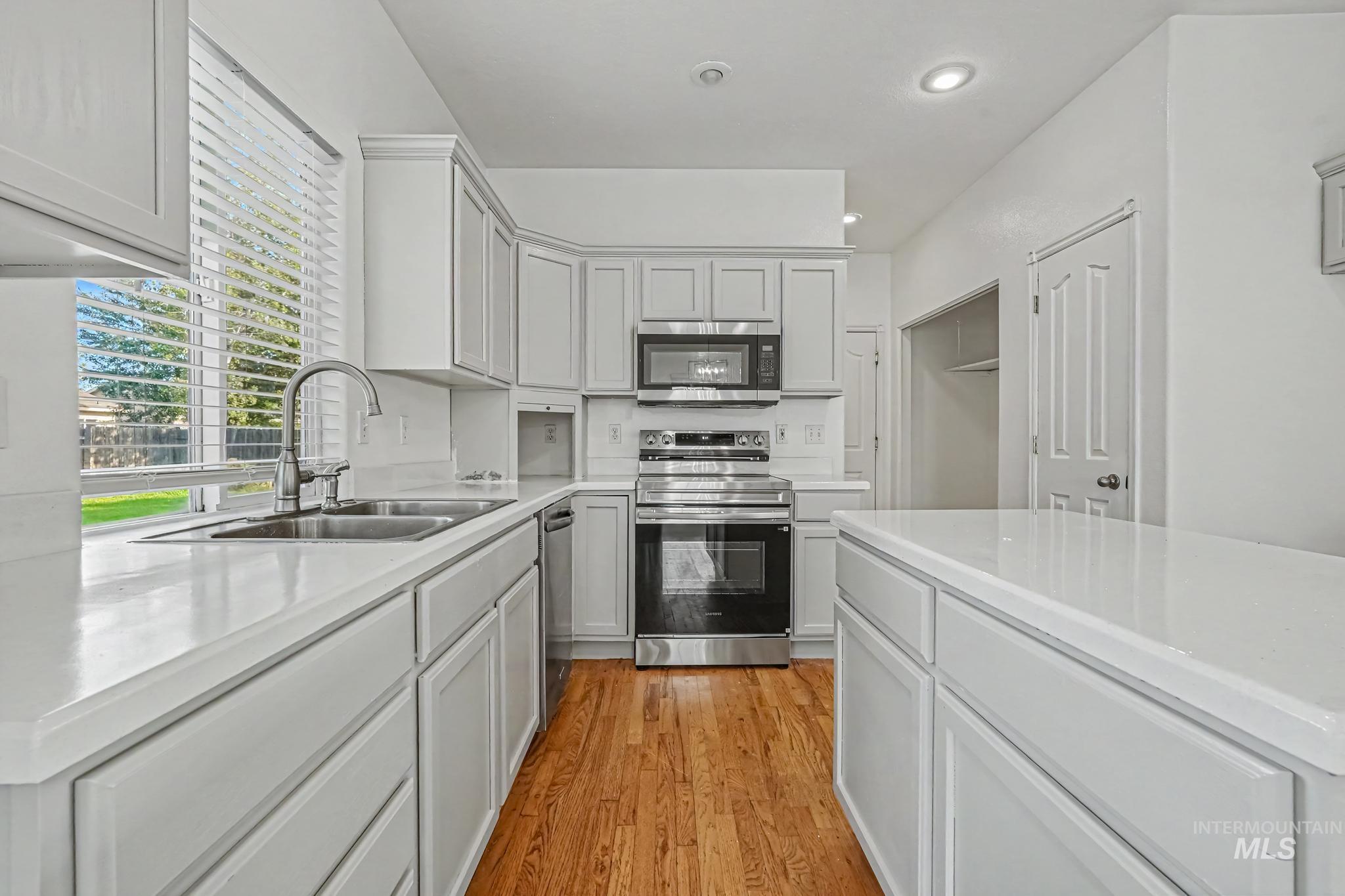 2564 N Monaco, Meridian, Idaho 83646, 4 Bedrooms, 3 Bathrooms, Residential For Sale, Price $469,000,MLS 99000487