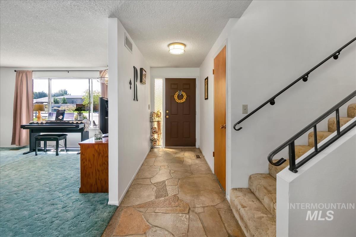 10730 W Hollandale Dr, Boise, Idaho 83709, 3 Bedrooms, 2 Bathrooms, Residential For Sale, Price $559,000,MLS 99000488