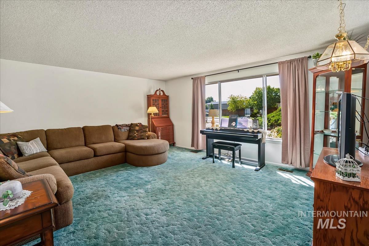 10730 W Hollandale Dr, Boise, Idaho 83709, 3 Bedrooms, 2 Bathrooms, Residential For Sale, Price $559,000,MLS 99000488