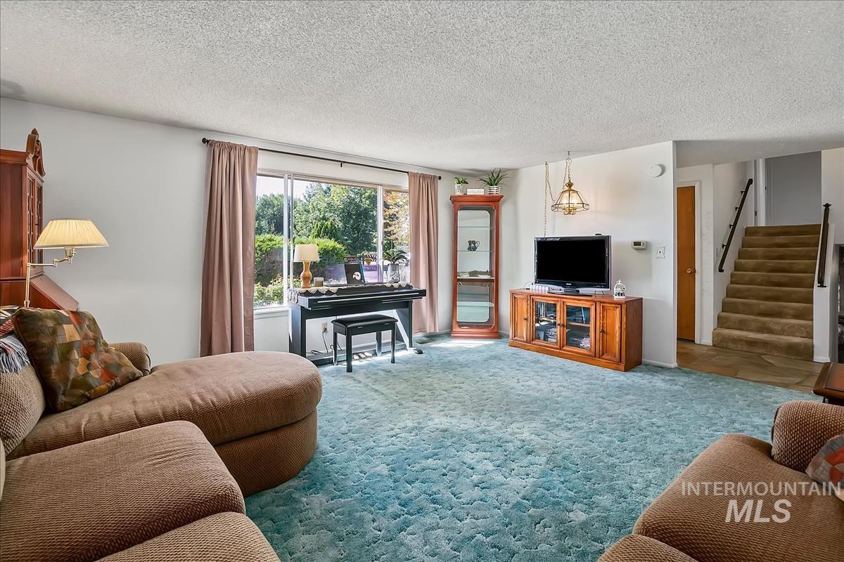10730 W Hollandale Dr, Boise, Idaho 83709, 3 Bedrooms, 2 Bathrooms, Residential For Sale, Price $559,000,MLS 99000488
