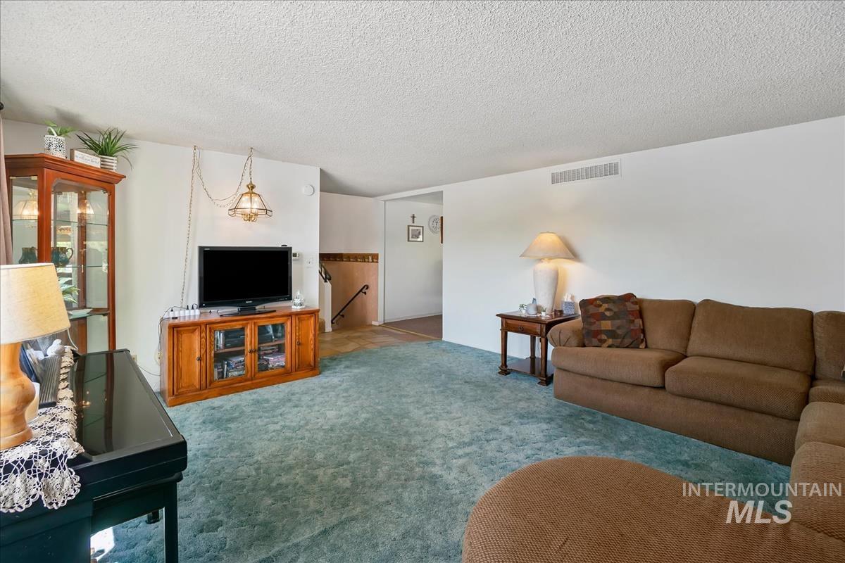 10730 W Hollandale Dr, Boise, Idaho 83709, 3 Bedrooms, 2 Bathrooms, Residential For Sale, Price $559,000,MLS 99000488