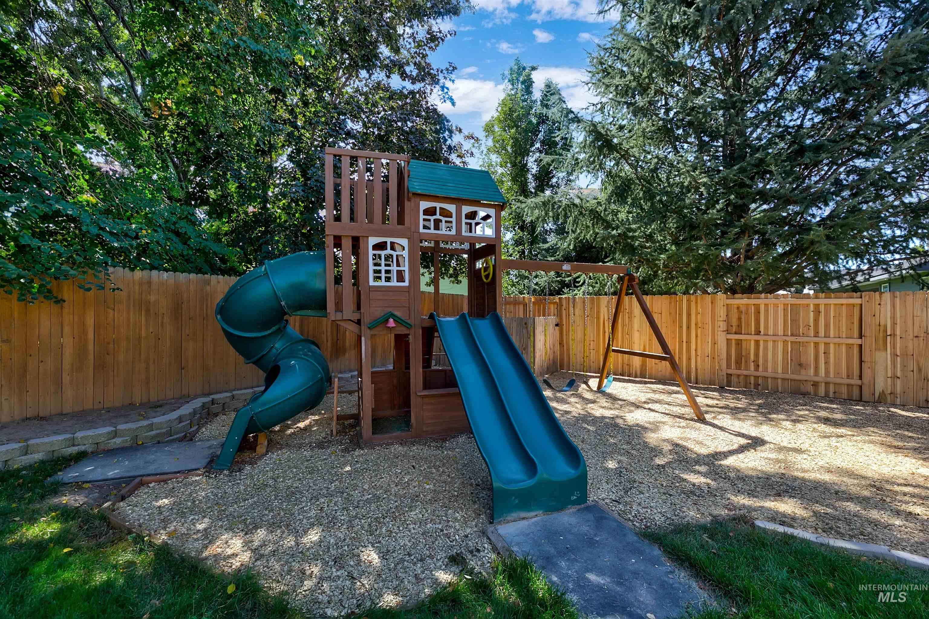 1525 E Doberman St., Meridian, Idaho 83642, 4 Bedrooms, 3 Bathrooms, Residential For Sale, Price $539,900,MLS 99000489