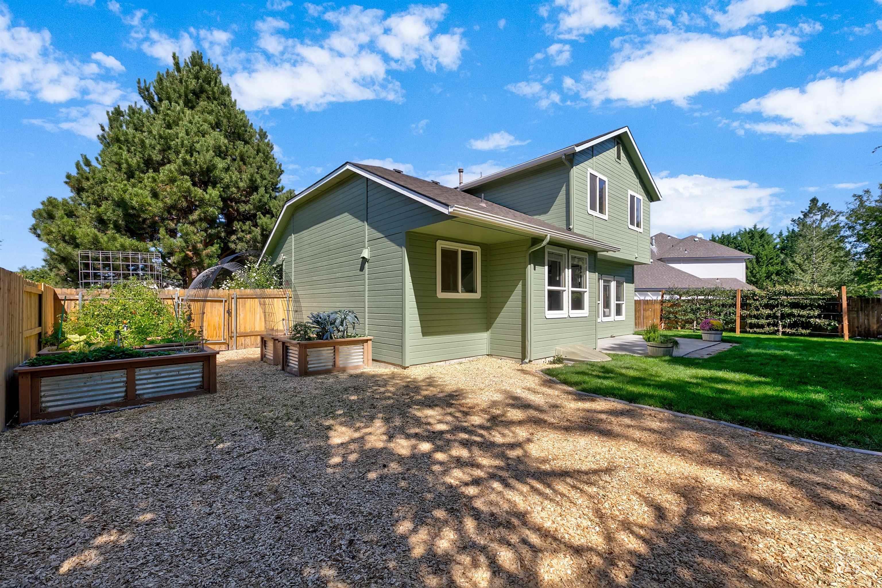1525 E Doberman St., Meridian, Idaho 83642, 4 Bedrooms, 3 Bathrooms, Residential For Sale, Price $539,900,MLS 99000489