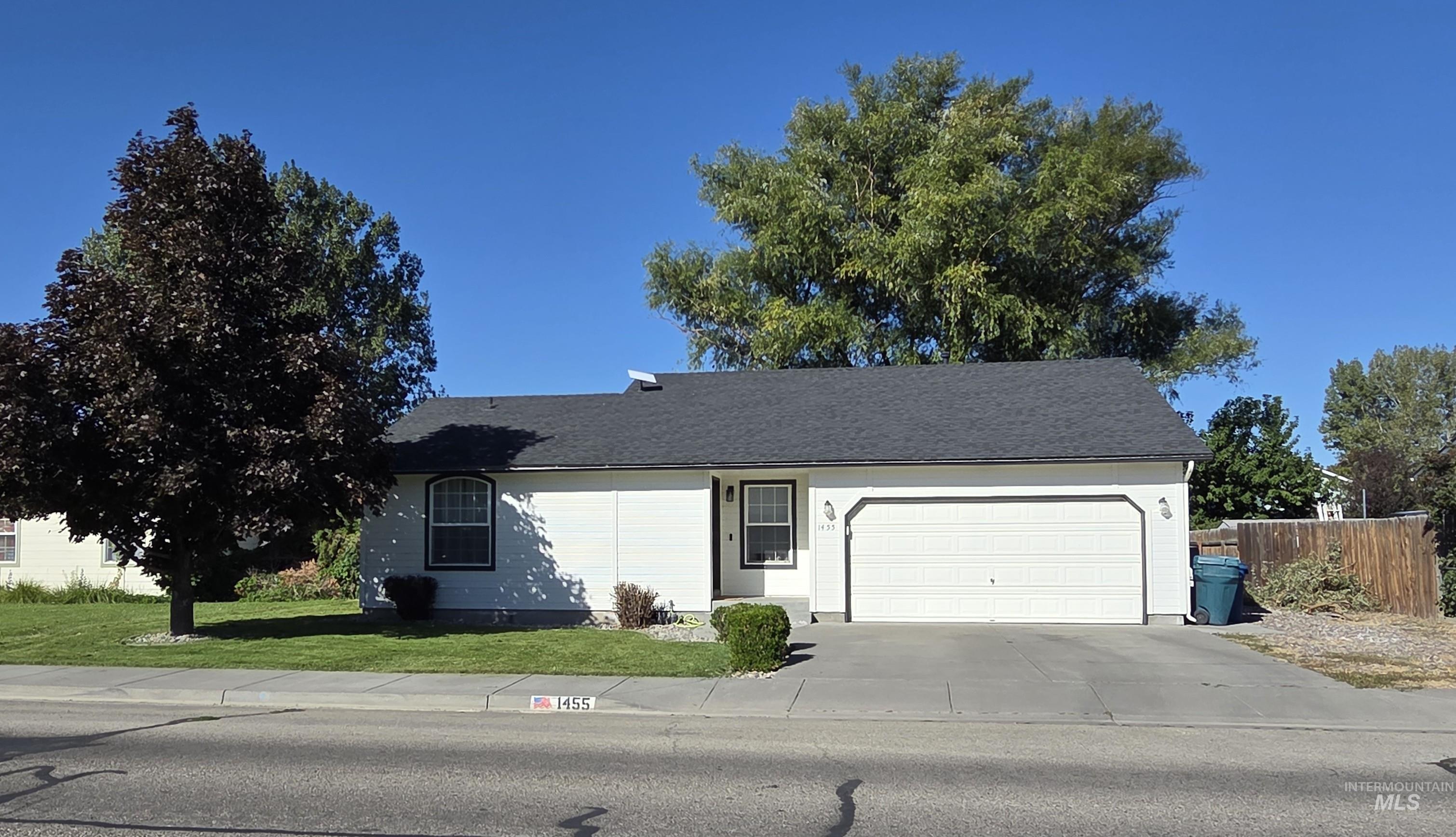 1455 N Haskett, Mountain Home, Idaho 83647, 3 Bedrooms, 2 Bathrooms, Residential For Sale, Price $334,900,MLS 99000563