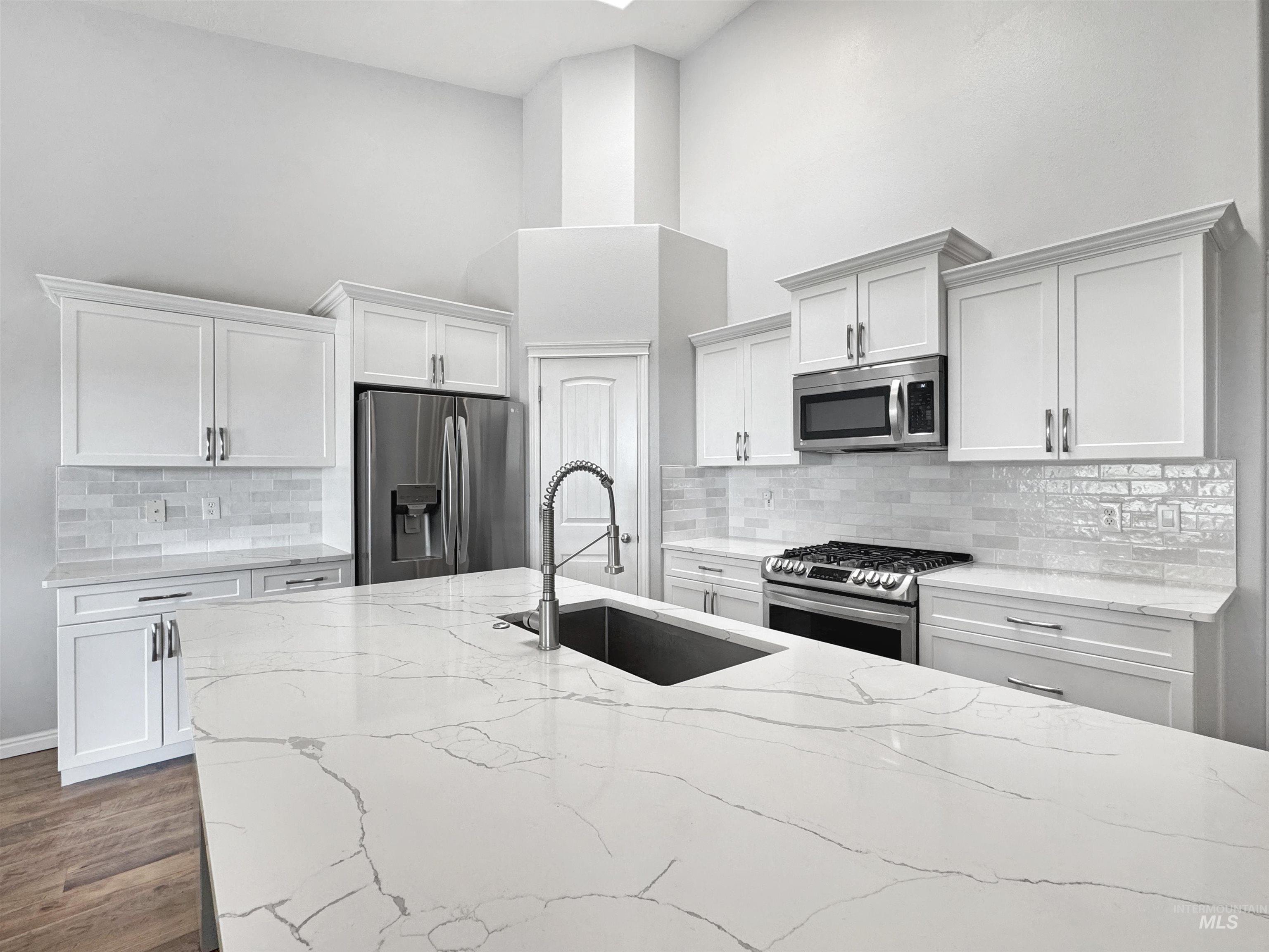 5495 N Fox Run Way, Meridian, Idaho 83646, 5 Bedrooms, 3 Bathrooms, Residential For Sale, Price $684,999,MLS 99000578