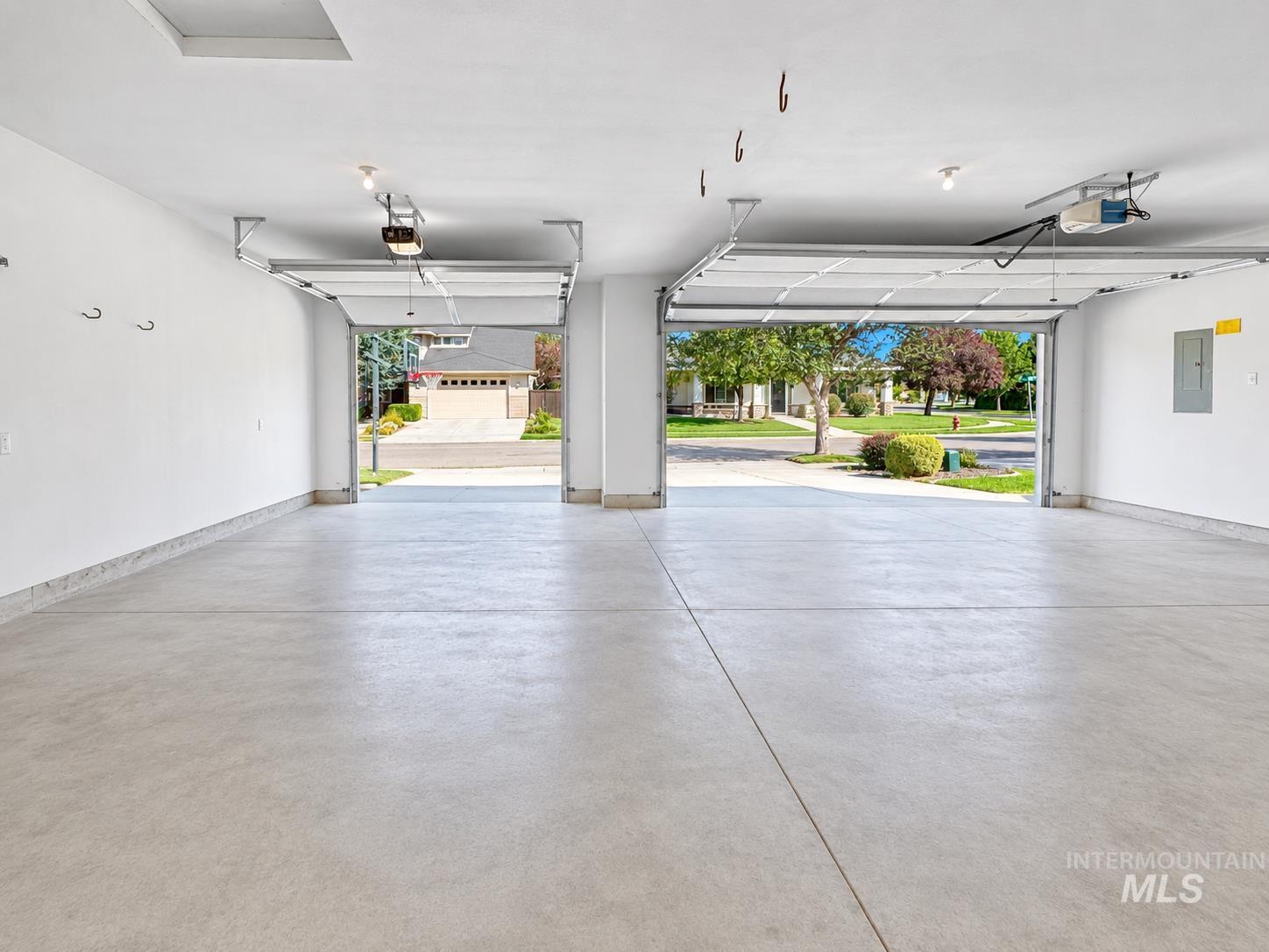 5495 N Fox Run Way, Meridian, Idaho 83646, 5 Bedrooms, 3 Bathrooms, Residential For Sale, Price $684,999,MLS 99000578