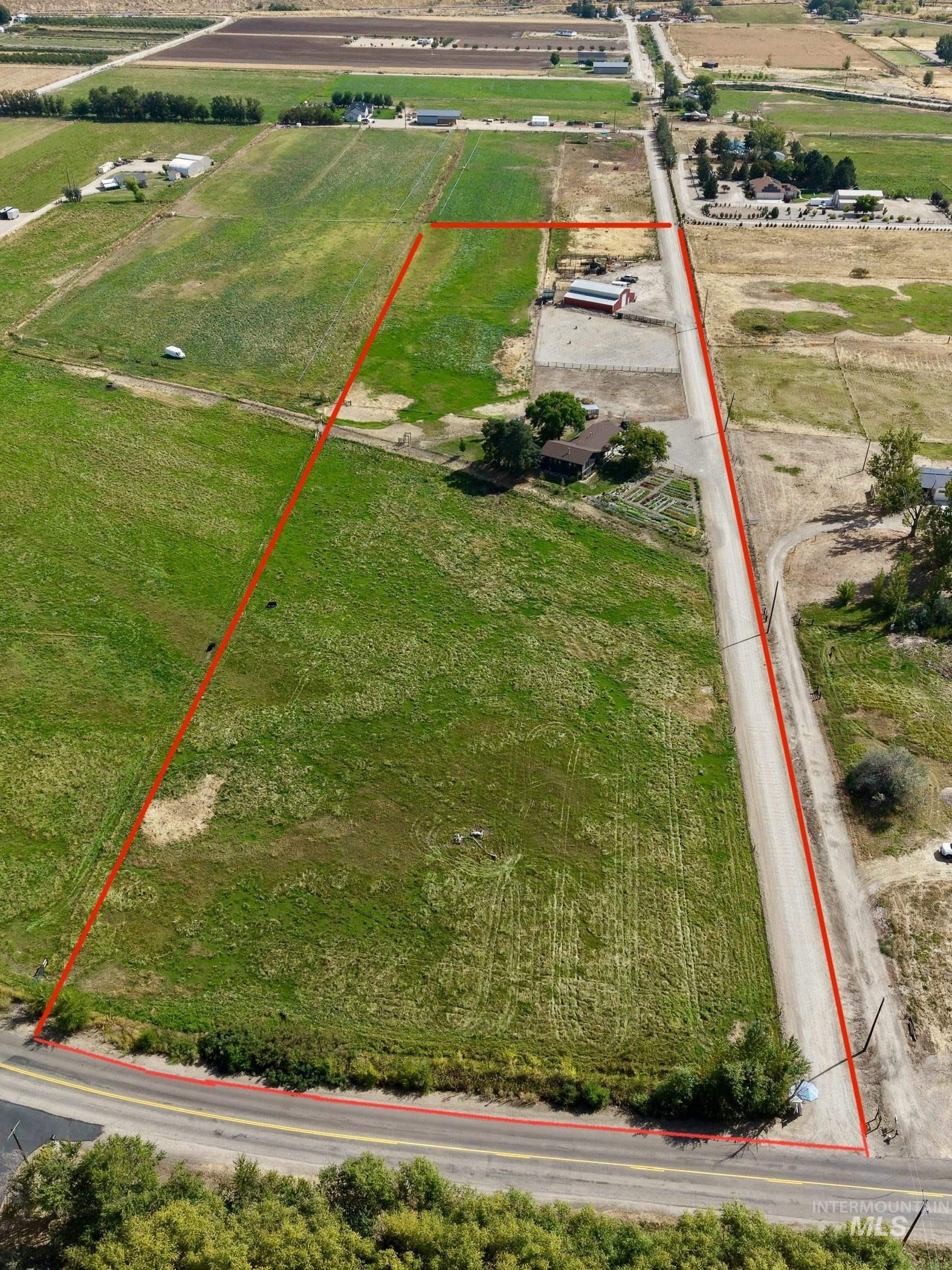 2700 N Plaza Rd, Emmett, Idaho 83617, 3 Bedrooms, 2.5 Bathrooms, Residential For Sale, Price $1,049,995,MLS 99000588