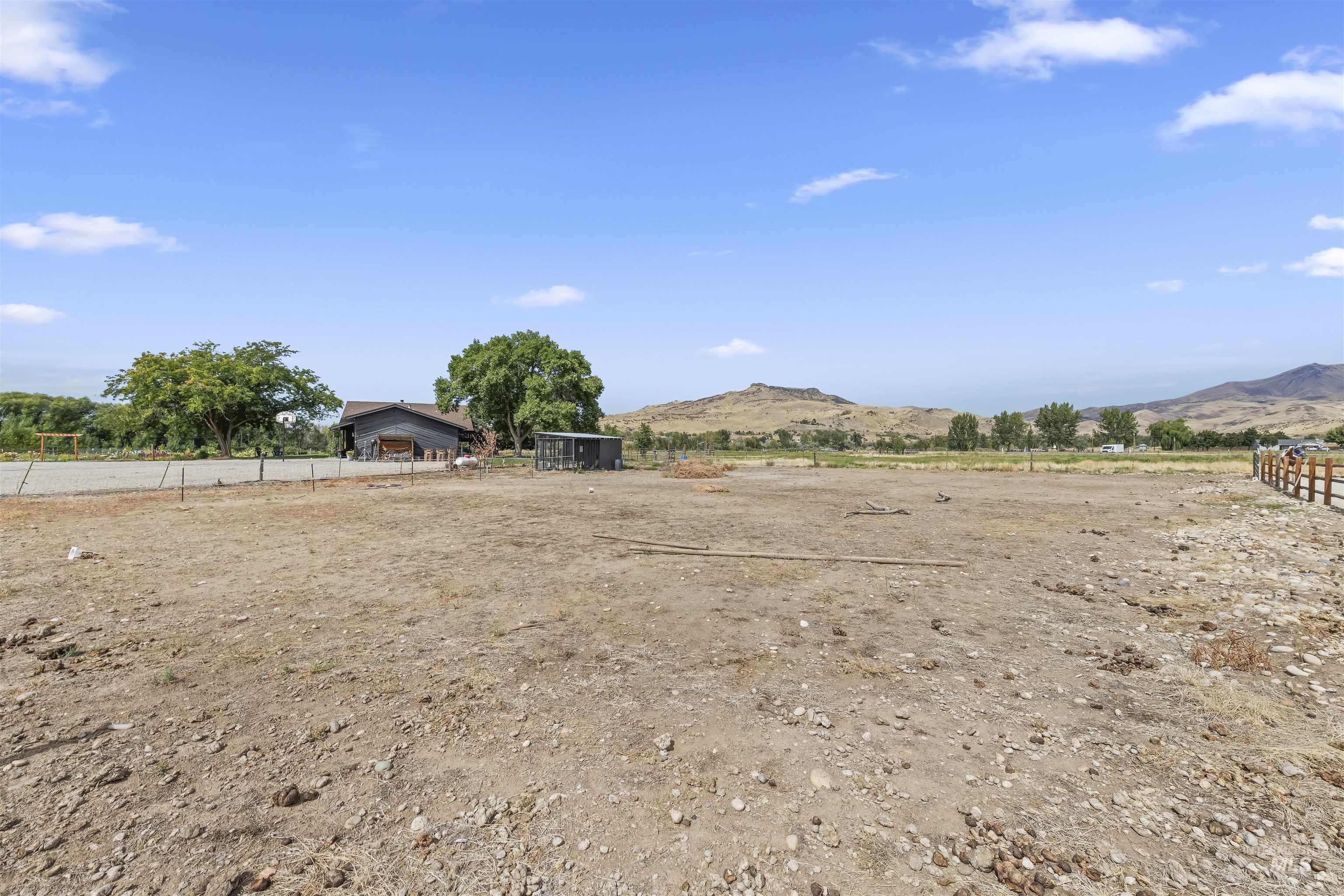 2700 N Plaza Rd, Emmett, Idaho 83617, 3 Bedrooms, 2.5 Bathrooms, Residential For Sale, Price $1,049,995,MLS 99000588