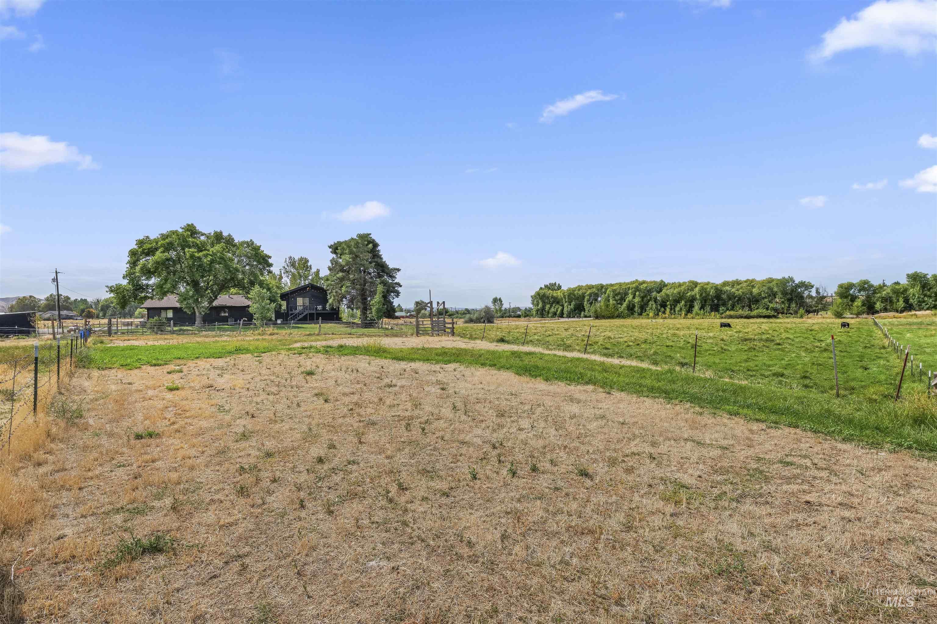 2700 N Plaza Rd, Emmett, Idaho 83617, 3 Bedrooms, 2.5 Bathrooms, Residential For Sale, Price $1,049,995,MLS 99000588