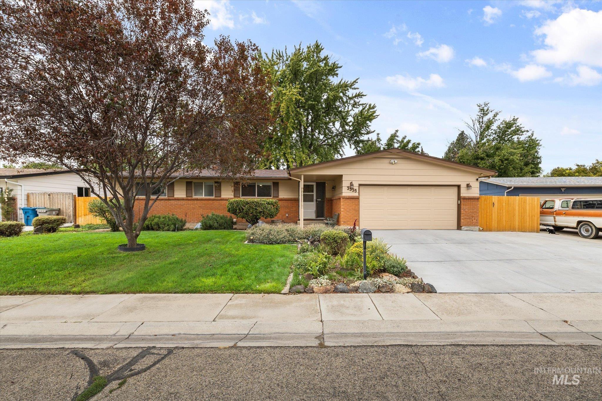 3335 N Manchester St, Boise, Idaho 83704, 4 Bedrooms, 2 Bathrooms, Residential For Sale, Price $460,000,MLS 99000594