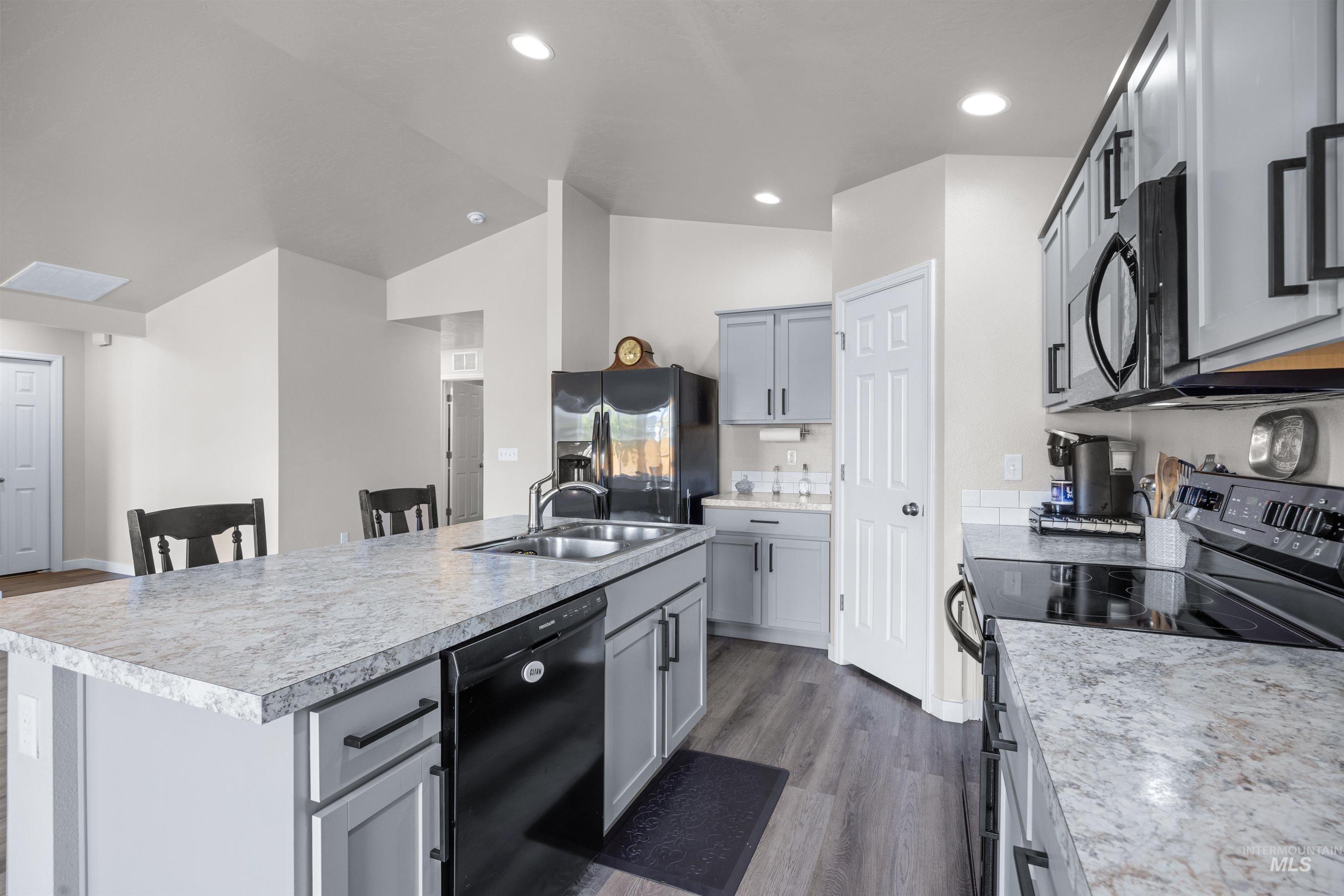 5515 Barkley Way, Caldwell, Idaho 83607, 4 Bedrooms, 2 Bathrooms, Residential For Sale, Price $424,968,MLS 99000670