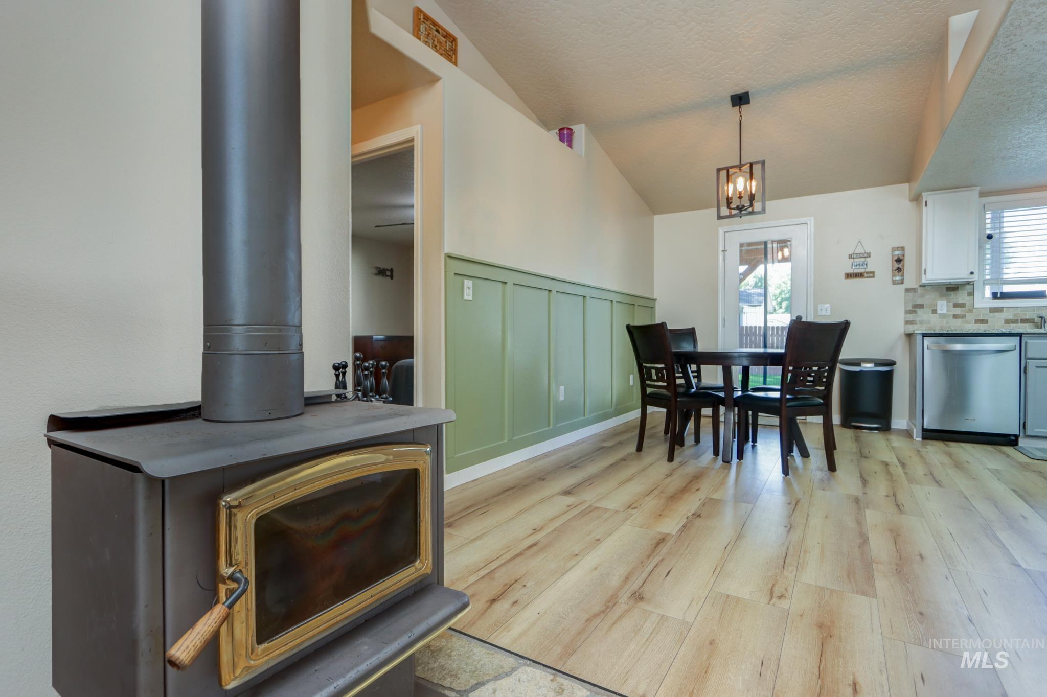 985 W Greenhead St, Meridian, Idaho 83642, 4 Bedrooms, 2 Bathrooms, Residential For Sale, Price $450,000,MLS 99000679