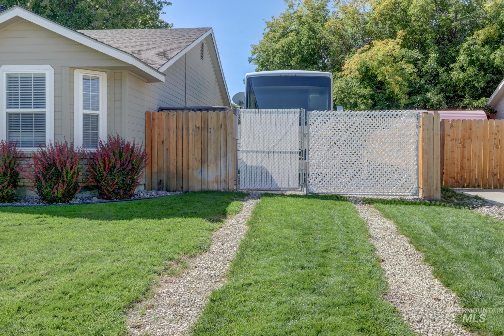 985 W Greenhead St, Meridian, Idaho 83642, 4 Bedrooms, 2 Bathrooms, Residential For Sale, Price $450,000,MLS 99000679