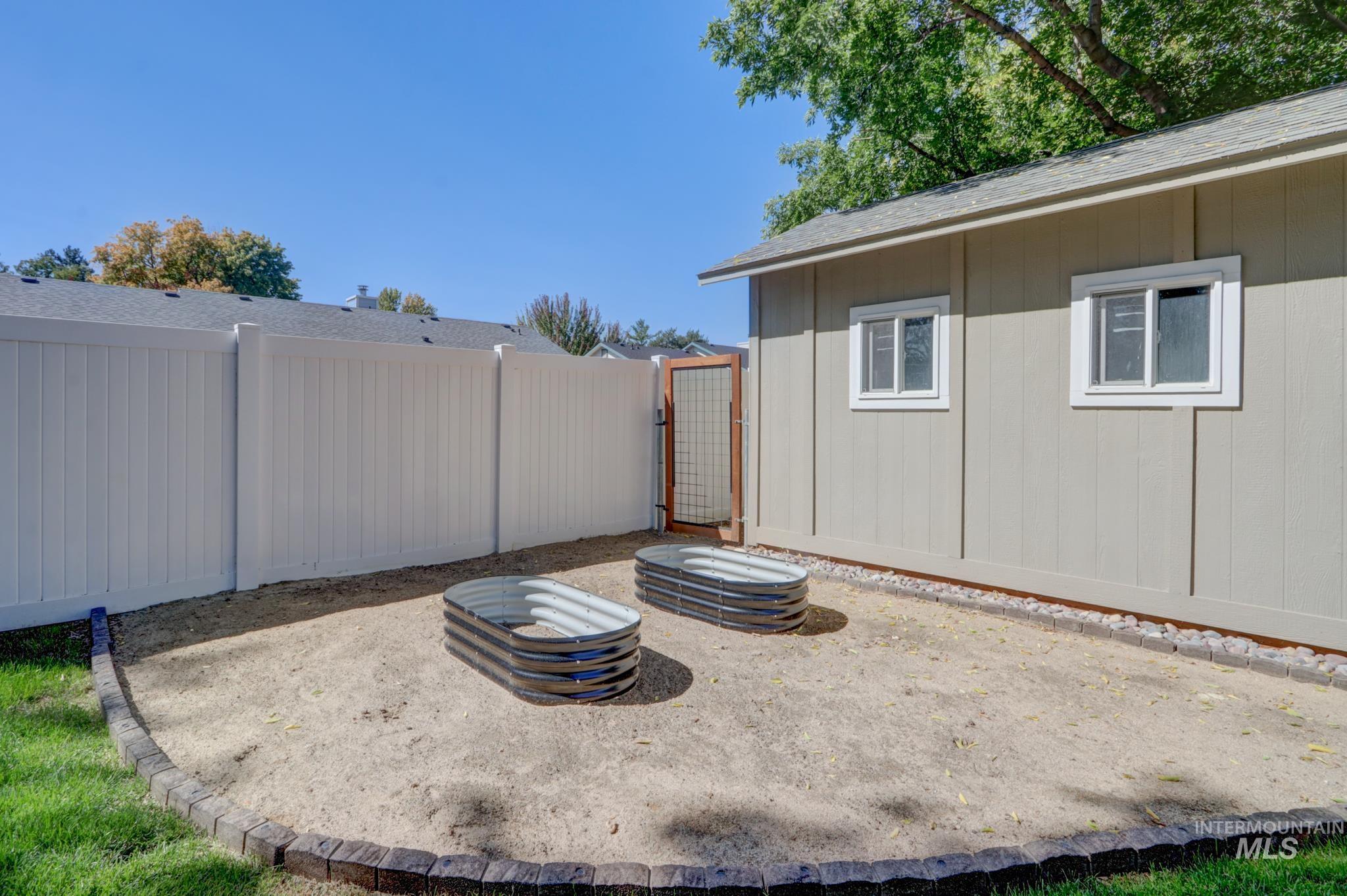 985 W Greenhead St, Meridian, Idaho 83642, 4 Bedrooms, 2 Bathrooms, Residential For Sale, Price $450,000,MLS 99000679
