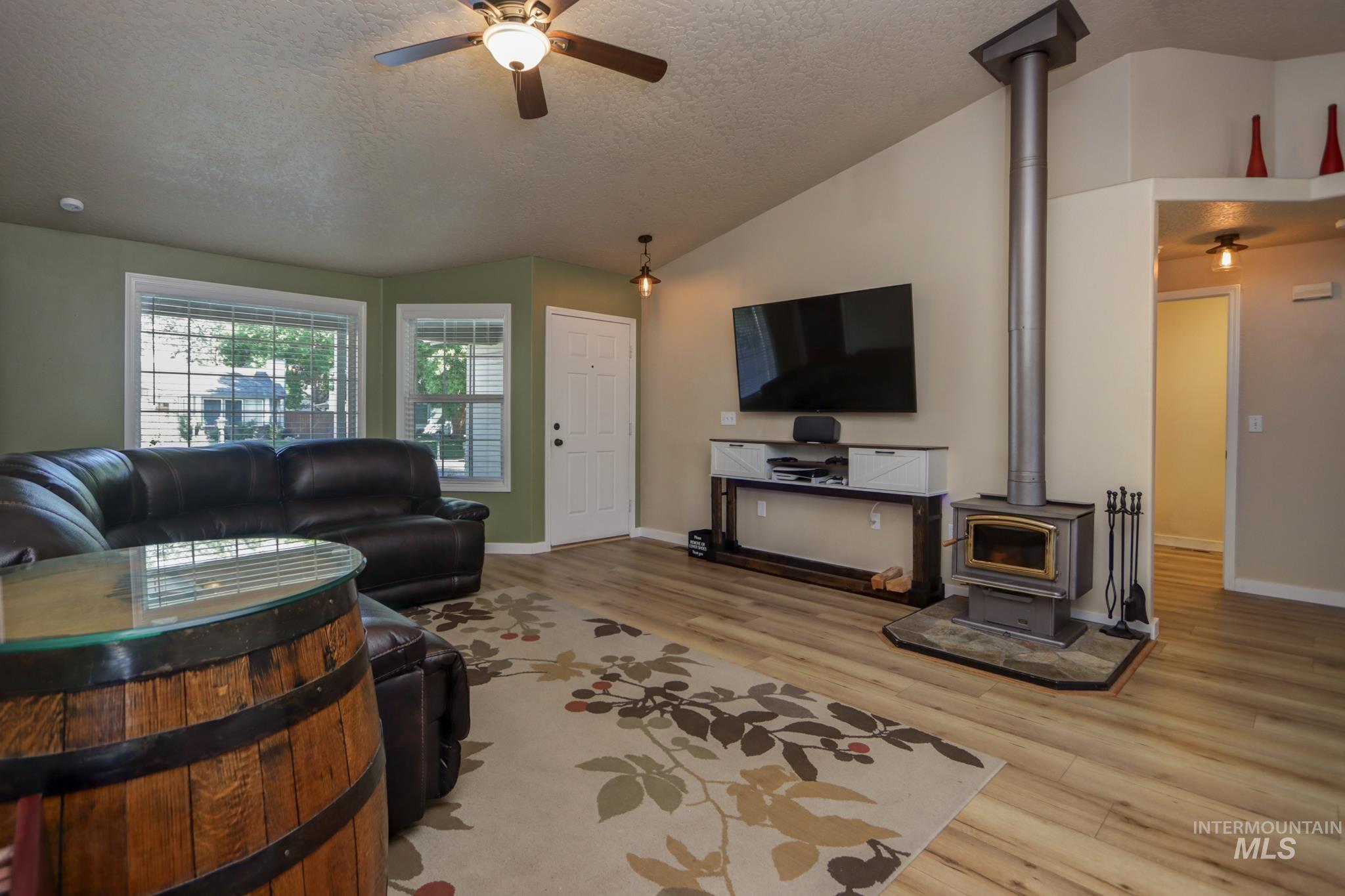 985 W Greenhead St, Meridian, Idaho 83642, 4 Bedrooms, 2 Bathrooms, Residential For Sale, Price $450,000,MLS 99000679