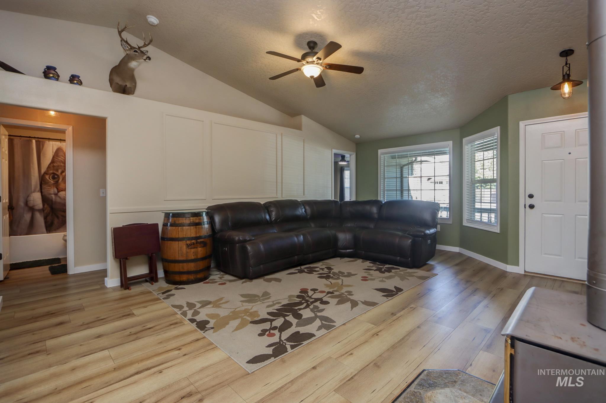 985 W Greenhead St, Meridian, Idaho 83642, 4 Bedrooms, 2 Bathrooms, Residential For Sale, Price $450,000,MLS 99000679