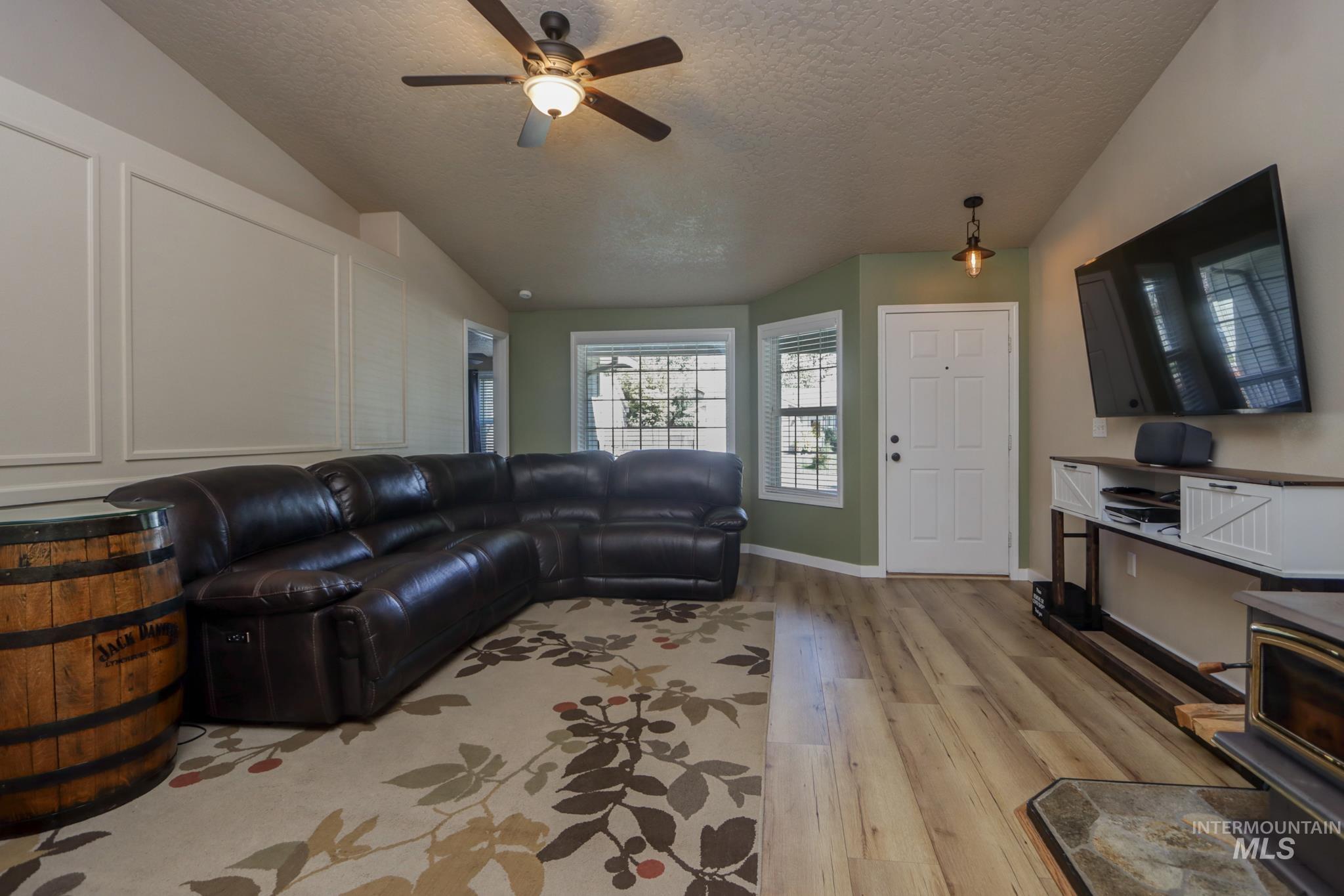 985 W Greenhead St, Meridian, Idaho 83642, 4 Bedrooms, 2 Bathrooms, Residential For Sale, Price $450,000,MLS 99000679