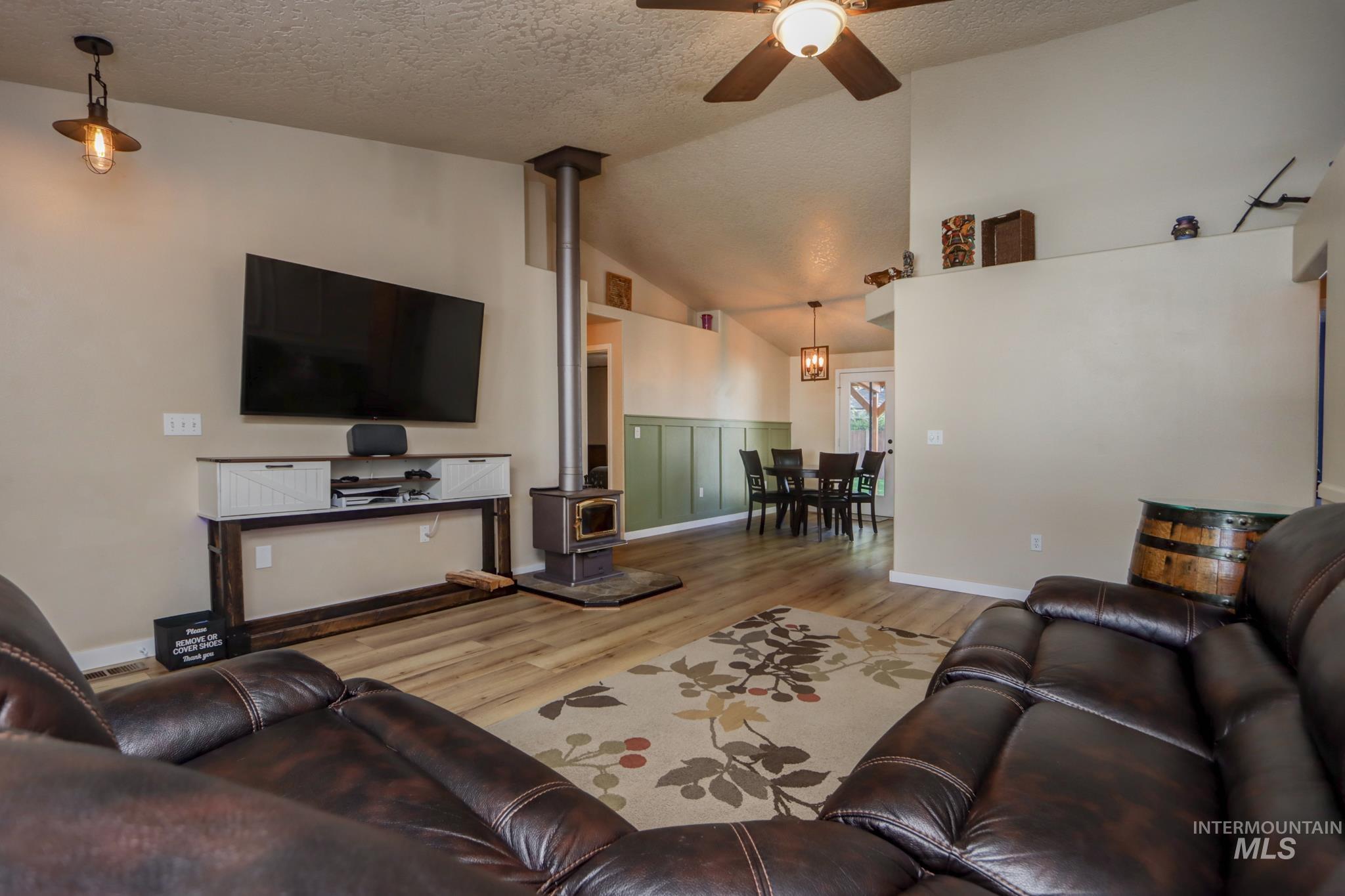 985 W Greenhead St, Meridian, Idaho 83642, 4 Bedrooms, 2 Bathrooms, Residential For Sale, Price $450,000,MLS 99000679