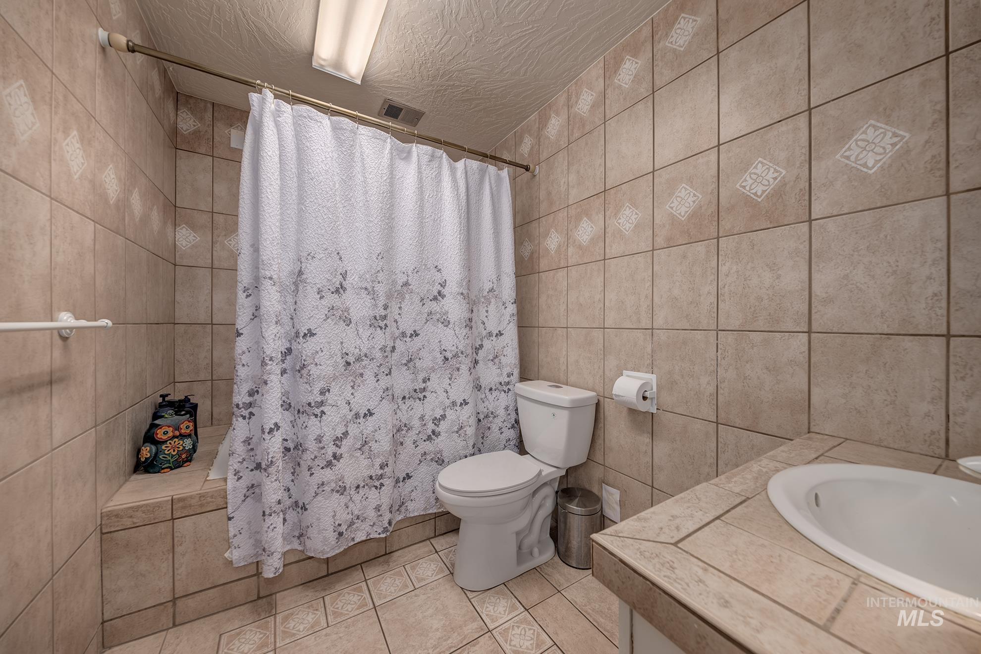 1501 Horning Way, Ontario, Oregon 97914, 5 Bedrooms, 3 Bathrooms, Residential For Sale, Price $475,000,MLS 99000685