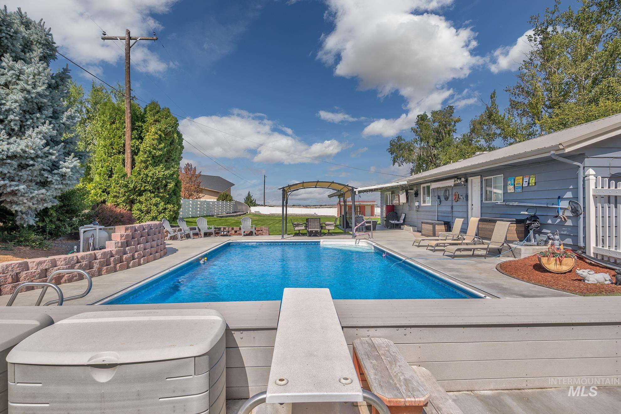1501 Horning Way, Ontario, Oregon 97914, 5 Bedrooms, 3 Bathrooms, Residential For Sale, Price $475,000,MLS 99000685