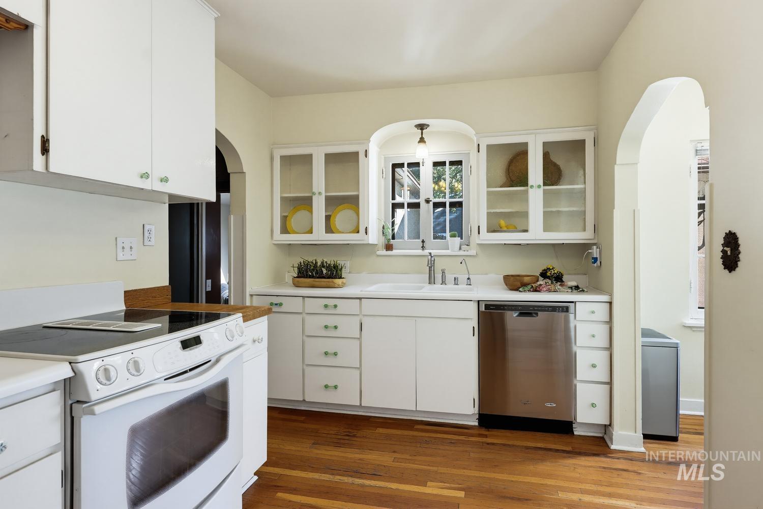 1301 S Owyhee Street, Boise, Idaho 83705, 3 Bedrooms, 3 Bathrooms, Residential For Sale, Price $799,900,MLS 99000686