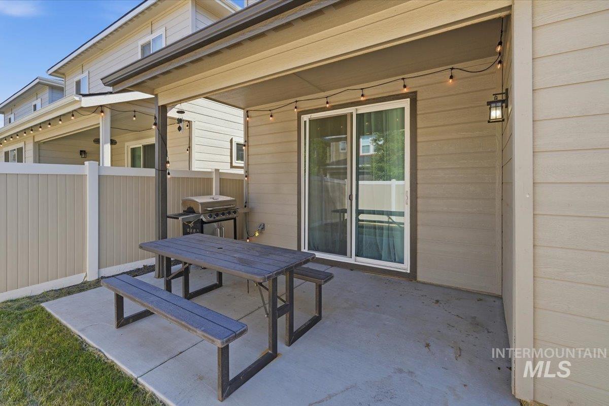 2012 W Bella Lane, Nampa, Idaho 83651, 3 Bedrooms, 2.5 Bathrooms, Residential For Sale, Price $382,900,MLS 99000687