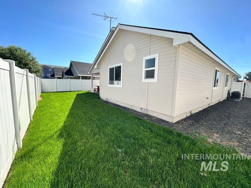 52 Sunset Dr, Ontario, Oregon 97914, 4 Bedrooms, 2 Bathrooms, Residential For Sale, Price $354,900,MLS 99000688